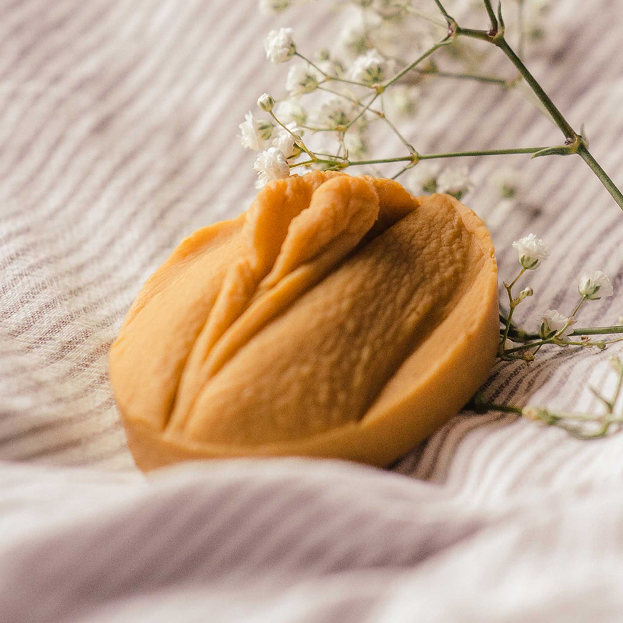 Vulva-Skulpturen by Lejlac